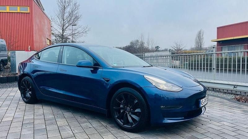 Blau Gebraucht 2023 Tesla Model 3 Limousine | 33.900 € (Guter Preis) - Bild 1/4