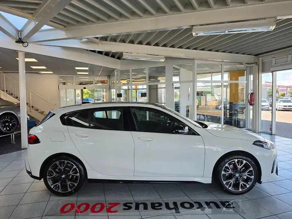 Gebraucht BMW 120 Shadowline 163 PS (119 kW) 2025 Alpinweiss iii Kleinwagen