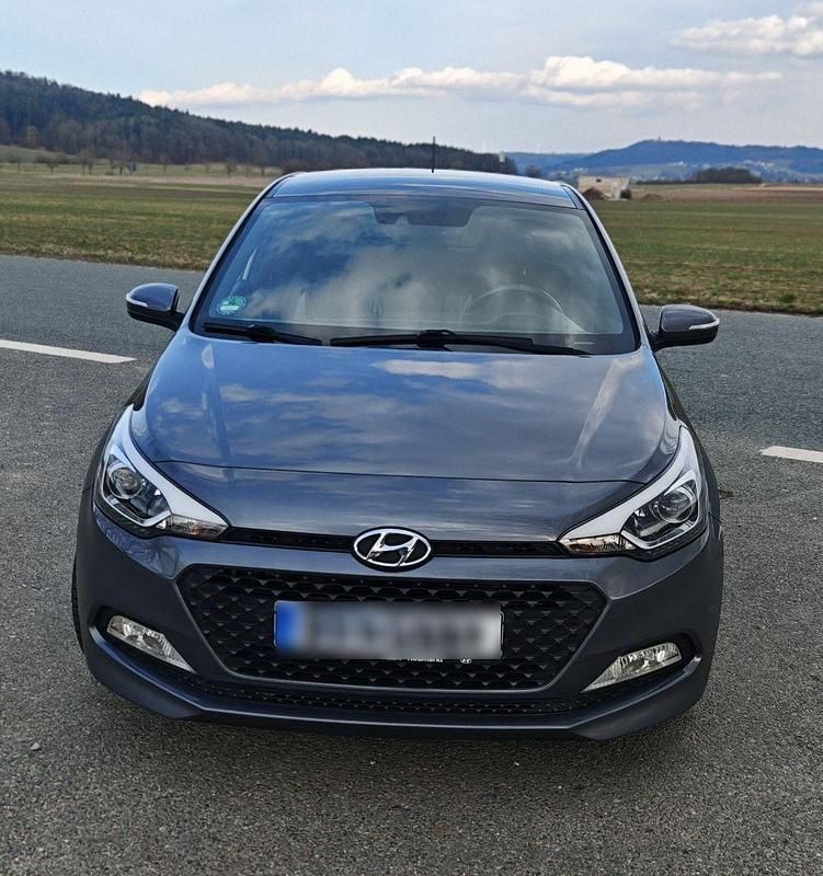 Gebraucht Hyundai i20 YES! 84 PS (61 kW) 2017 Grau Kleinwagen