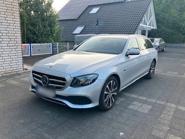 Silber Gebraucht 2019 Mercedes E300 Kombi | 28.400 € (Etwas zu teuer) - Bild 1/4