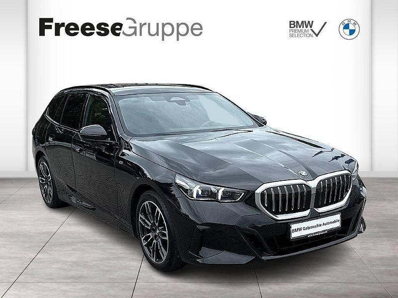 Schwarz Gebraucht 2024 BMW 520 M Sport Kombi | 58.490 € - Bild 1/4