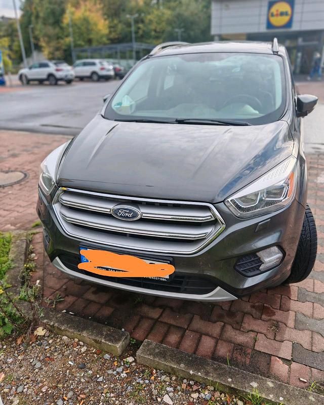 Gebraucht Ford Kuga 150 PS (110 kW) 2017 Grün SUV