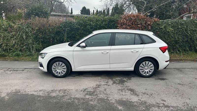 Gebraucht Skoda Scala Cool Plus 116 PS (85 kW) 2020 Weiß Kleinwagen