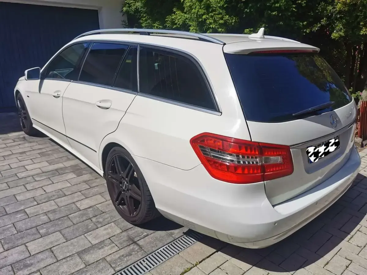 Gebraucht Mercedes E200 Avantgarde 136 PS (100 kW) 2011 Kombi