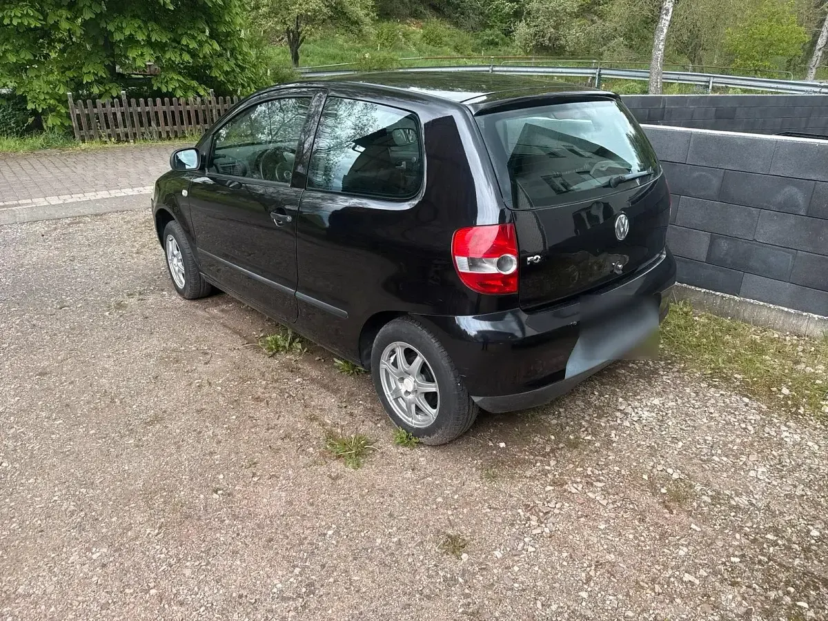 Gebraucht VW Fox 58 PS (42 kW) 2005 Schwarz Kleinwagen