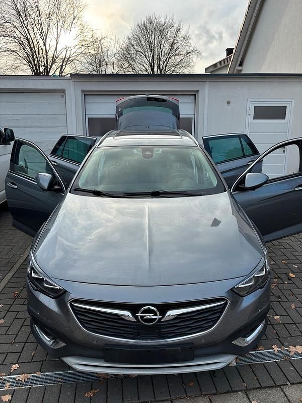 Grau Gebraucht 2018 Opel Insignia Country Tourer Kombi | 18.800 € (Fairer Preis) - Bild 1/4