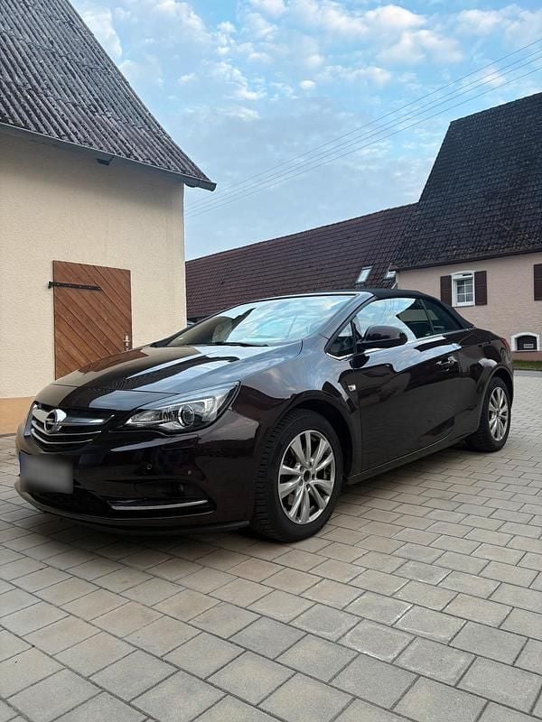 Usado Opel Cascada Innovation 120 HP (88 kW) 2017 Castanho Cabrios