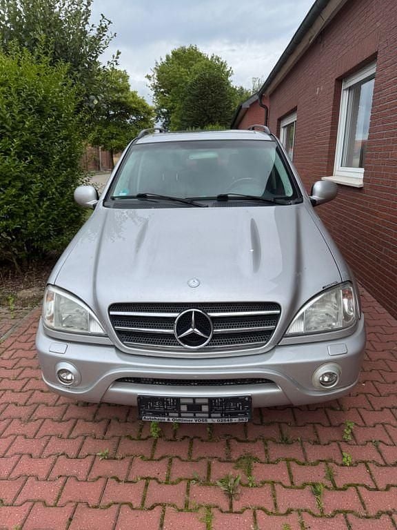 Silber Gebraucht 2001 Mercedes ML55 AMG AMG SUV | 5.099 € - Bild 1/4