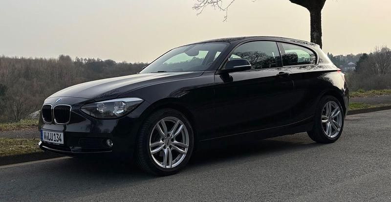 Gebraucht BMW 114 102 PS (75 kW) 2014 Schwarz Kleinwagen