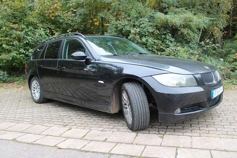 Schwarz Gebraucht 2006 BMW 320 Kombi | 3.100 € (Fairer Preis) - Bild 1/4