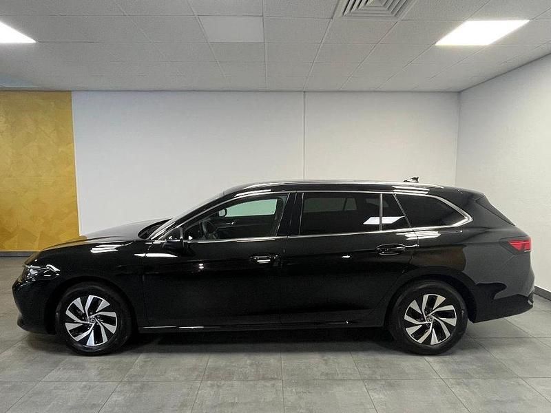 Second-hand VW Passat Business 150 CP (110 kW) 2024 Negru Berlinǎ