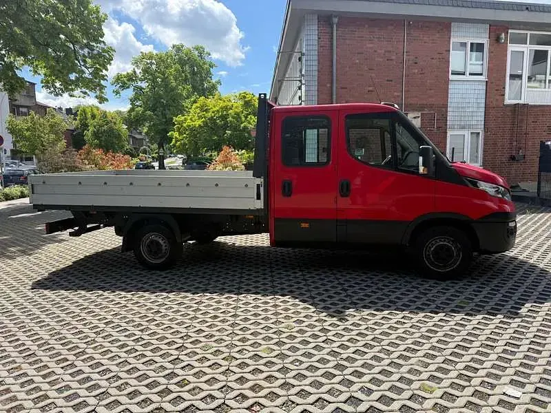 Używany Iveco Daily 136 KM (100 kW) 2017 Czerwony Van