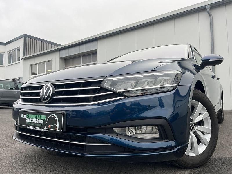 Blau Gebraucht 2021 VW Passat Business Kombi | 20.860 € (Guter Preis) - Bild 1/4
