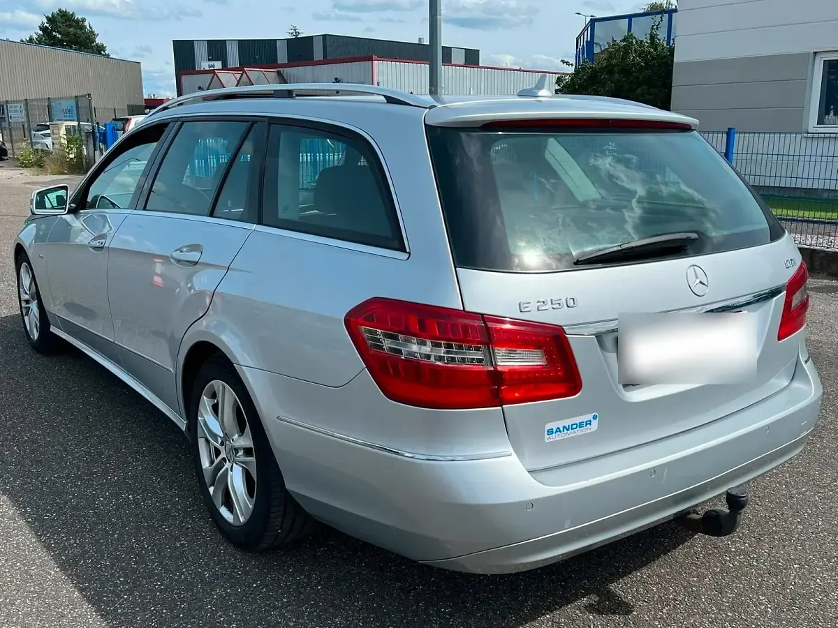 Gebraucht Mercedes E250 Avantgarde 204 PS (150 kW) 2011 Silber Kombi