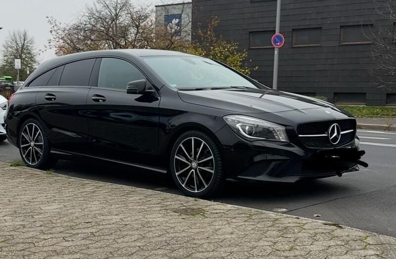 Schwarz Gebraucht 2016 Mercedes CLA200 Shooting Brake Night Kombi | 16.500 € (Fairer Preis) - Bild 1/4