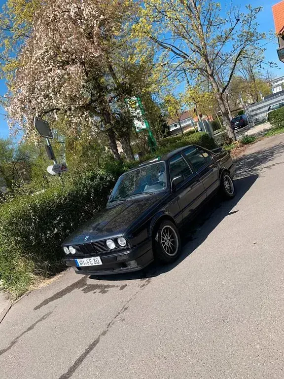 Gebraucht BMW 316 Sport Line 99 PS (72 kW) 1990 Schwarz Limousine