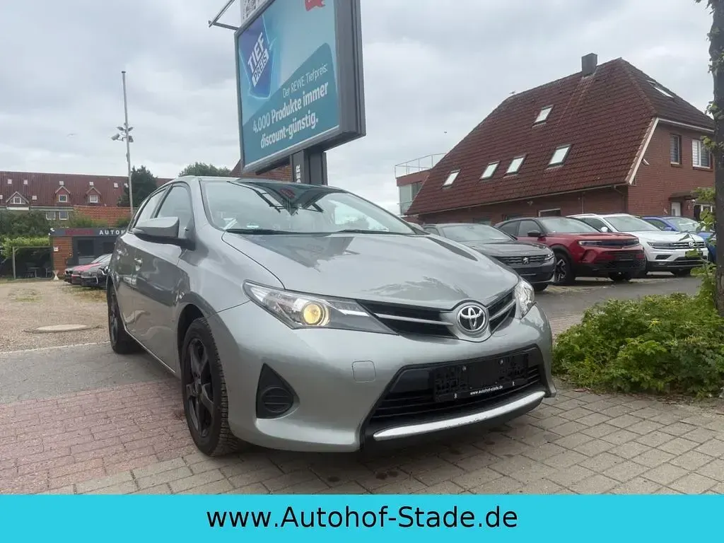 Gebraucht Toyota Auris Cool 99 PS (72 kW) 2015 Silber Limousine