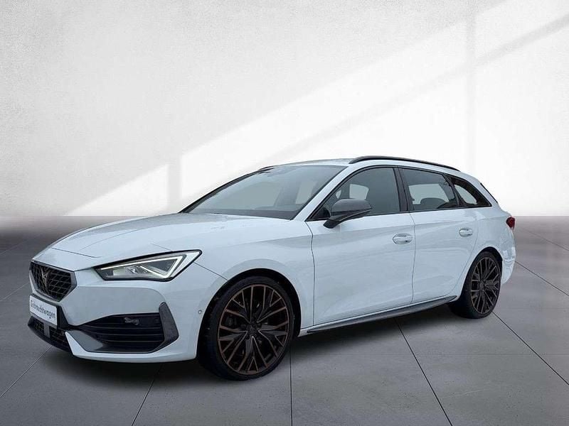 Używany Cupra Leon VZ 310 KM (228 kW) 2023 Biały Sedan/Limuzyna
