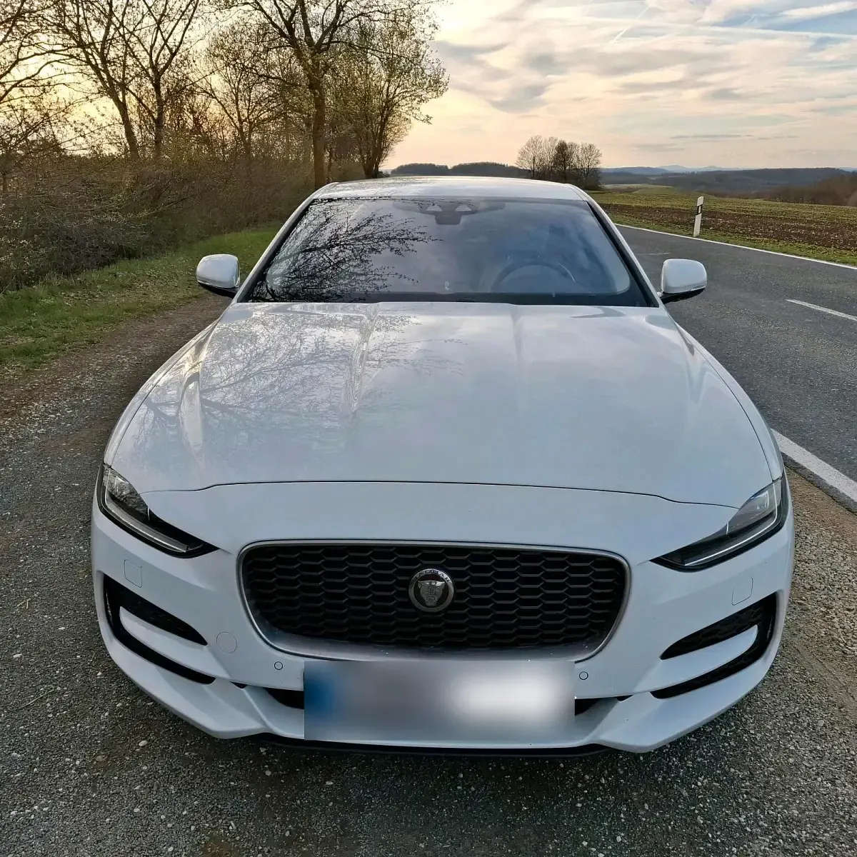 Gebraucht Jaguar XE 180 PS (132 kW) 2019 Weiß Limousine