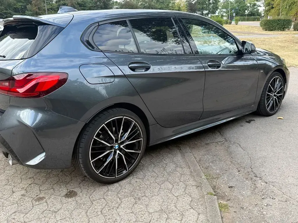 Gebraucht BMW 120 M Sport 190 PS (139 kW) 2020 Grau Limousine