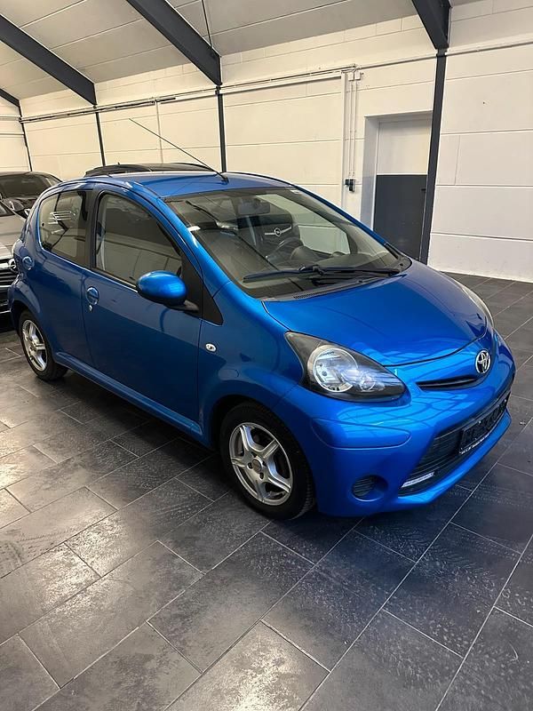 Blau Gebraucht 2013 Toyota Aygo Cool Kleinwagen | 3.499 € (Fairer Preis) - Bild 1/4