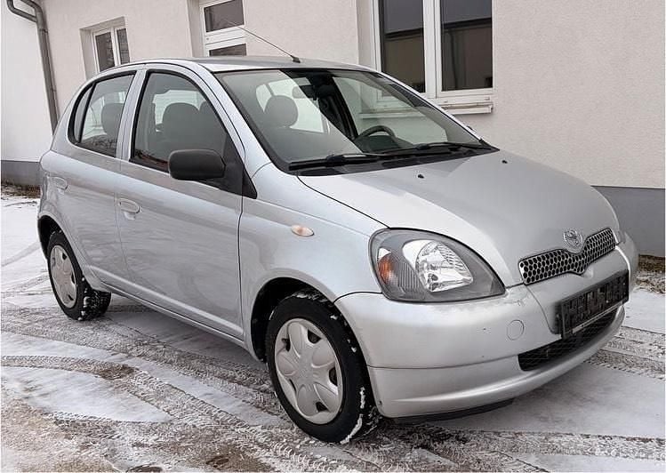 Silber Gebraucht 2002 Toyota Yaris Kleinwagen | 3.250 € (Fairer Preis) - Bild 1/4
