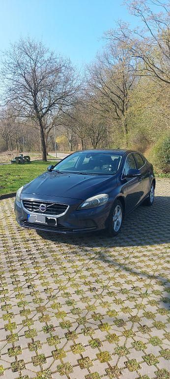Gebraucht Volvo V40 Momentum 150 PS (110 kW) 2012 Blau Limousine