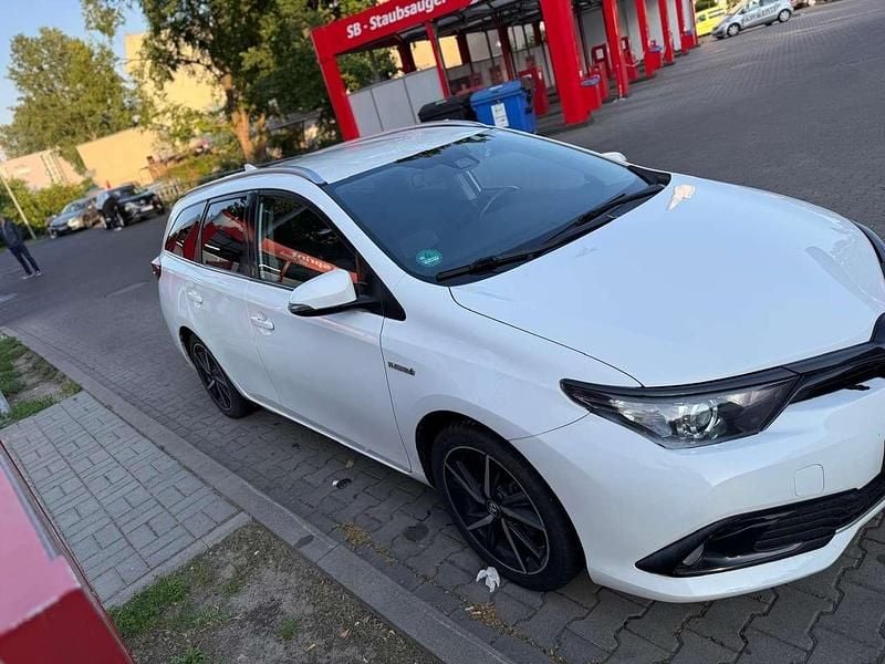 Weiß Gebraucht 2018 Toyota Auris Hybrid Edition Kombi | 9.300 € (Fairer Preis) - Bild 1/4