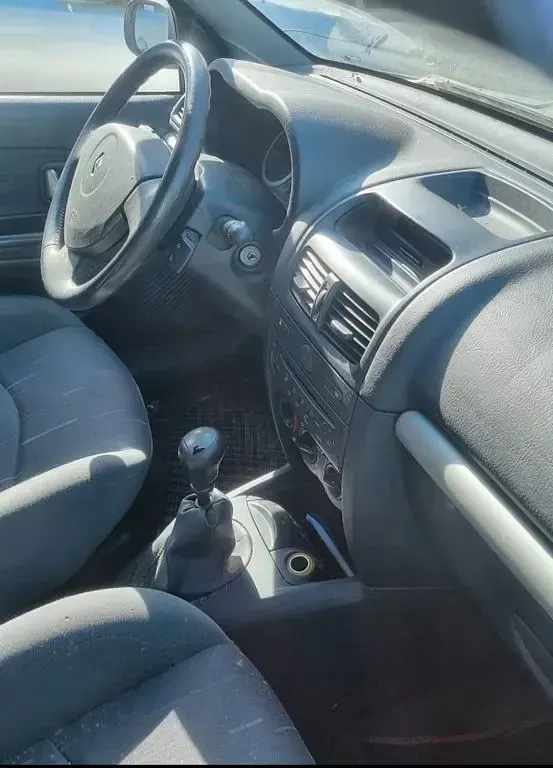 Gebraucht Renault Clio II 75 PS (55 kW) 2005 Silber Limousine