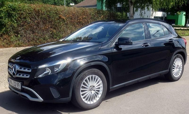 Schwarz Gebraucht 2019 Mercedes GLA200 SUV | 18.700 € (Superpreis) - Bild 1/4