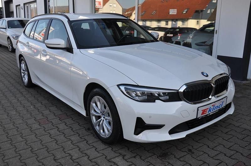 Gebraucht BMW 318 Advantage 150 PS (110 kW) 2022 Weiß Kombi