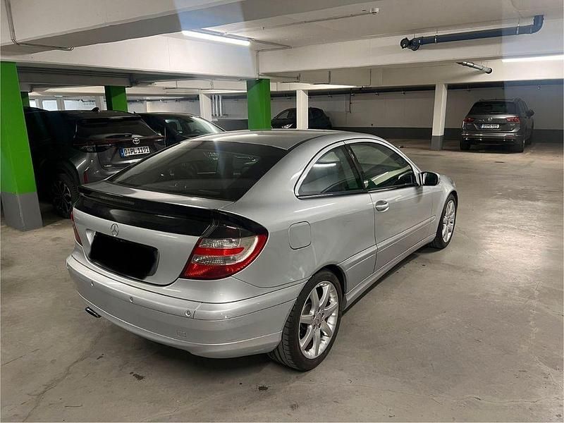 Gebraucht Mercedes C200 163 PS (119 kW) 2007 Silber Coupé