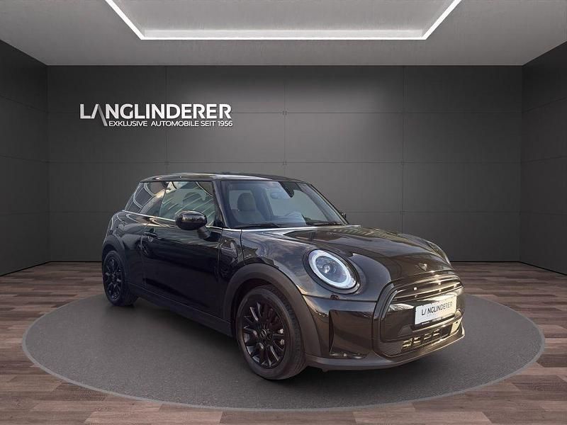 Gebraucht Mini Cooper Classic 136 PS (100 kW) 2024 Midnight black ii Kleinwagen