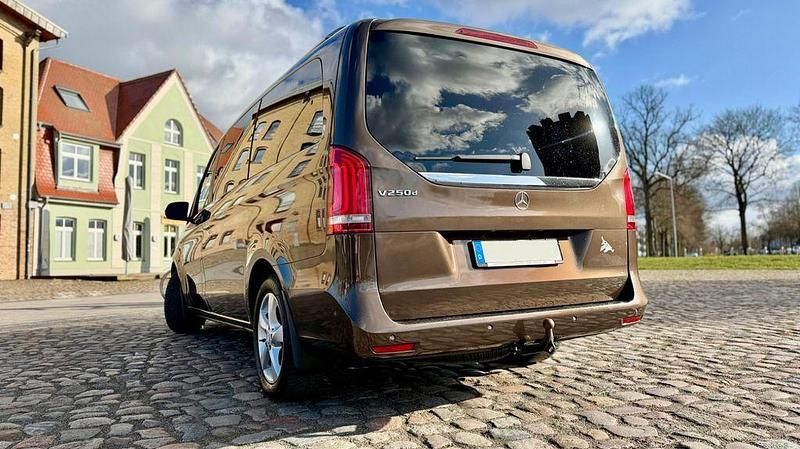 Gebraucht Mercedes V250 Edition 190 PS (139 kW) 2016 Braun Van / Kleinbus