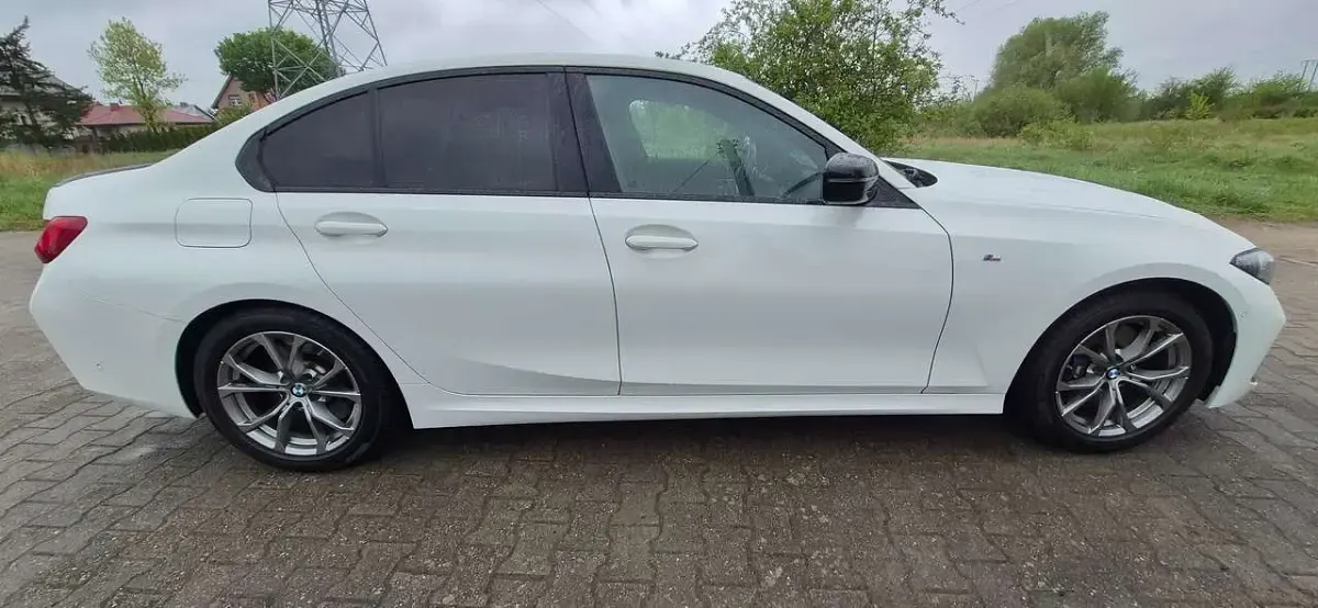 Gebraucht BMW 318 M Sport 156 PS (114 kW) 2023 Alpinweiss iii Limousine
