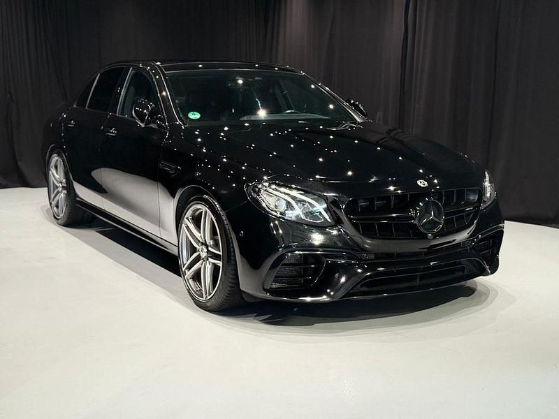 Schwarz Gebraucht 2017 Mercedes E63 AMG AMG Limousine | 43.490 € - Bild 1/4