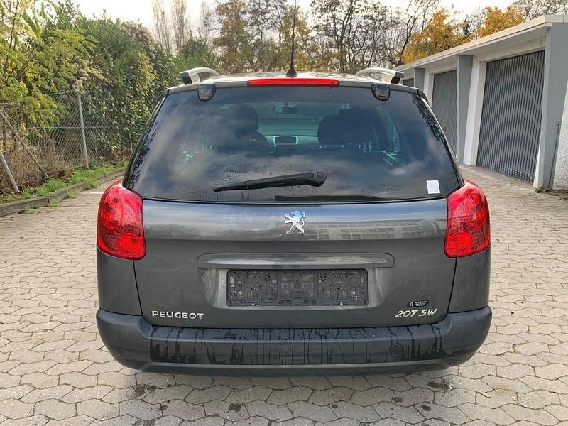 Gebraucht Peugeot 207 Tendance 95 PS (69 kW) 2010 Grau Kombi