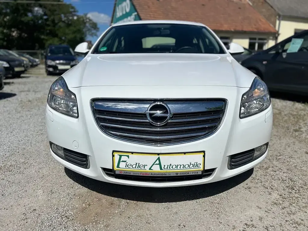 Gebraucht Opel Insignia 140 PS (102 kW) 2012 Weiß Limousine