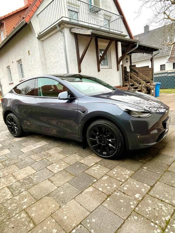 Grau Gebraucht 2022 Tesla Model Y Long Range SUV | 46.900 € - Bild 1/4