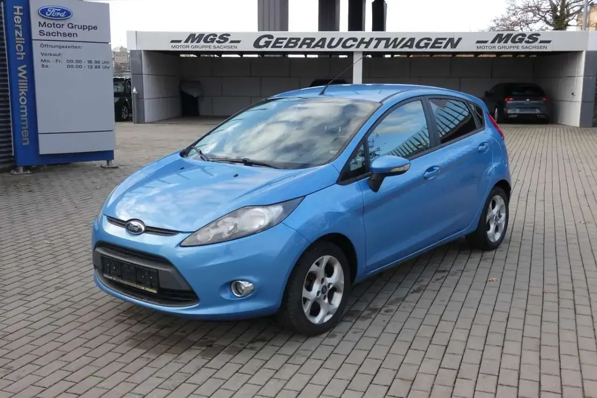 Gebraucht Ford Fiesta Trend 82 PS (60 kW) 2012 Visionblau Limousine