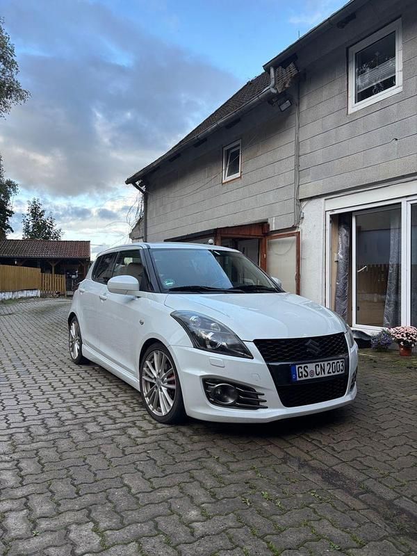 Weiß Gebraucht 2015 Suzuki Swift Sport Kleinwagen | 7.500 € (Fairer Preis) - Bild 1/4