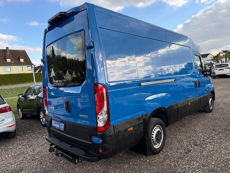 Gebraucht Iveco Daily 179 PS (131 kW) 2020 Blau Limousine