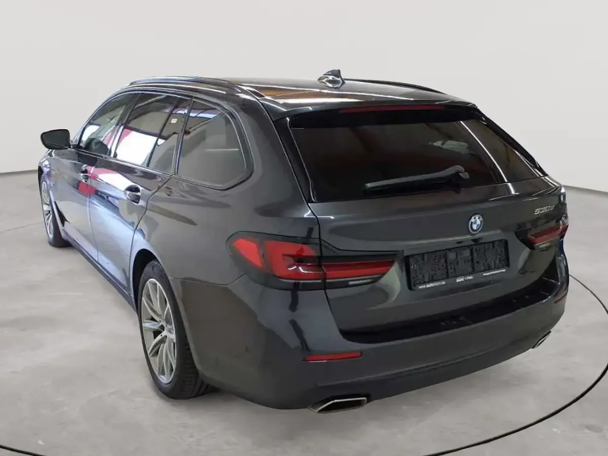 Gebraucht BMW 530e Sport Line 184 PS (135 kW) 2021 Sophistograu brillanteffekt metallic Kombi