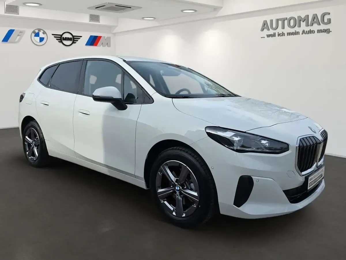 Gebraucht BMW 220 154 PS (113 kW) 2025 Alpinweiss iii Van / Kleinbus