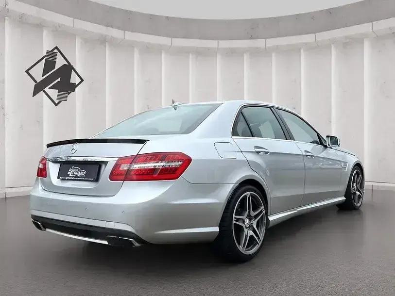 Gebraucht Mercedes E63 AMG AMG 557 PS (409 kW) 2011 Iridiumsilber  metallicl Limousine