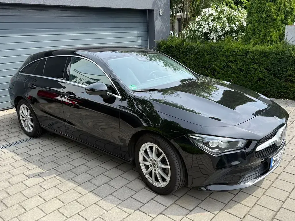 Gebraucht Mercedes CLA200 Shooting Brake 150 PS (110 kW) 2020 Schwarz Kombi