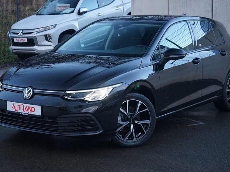 Gebraucht VW Golf VIII Life 131 PS (96 kW) 2022 Schwarz Limousine