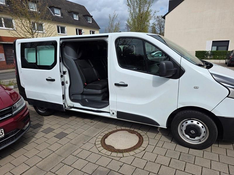 Gebraucht Renault Trafic 121 PS (88 kW) 2019 Weiß Van / Kleinbus