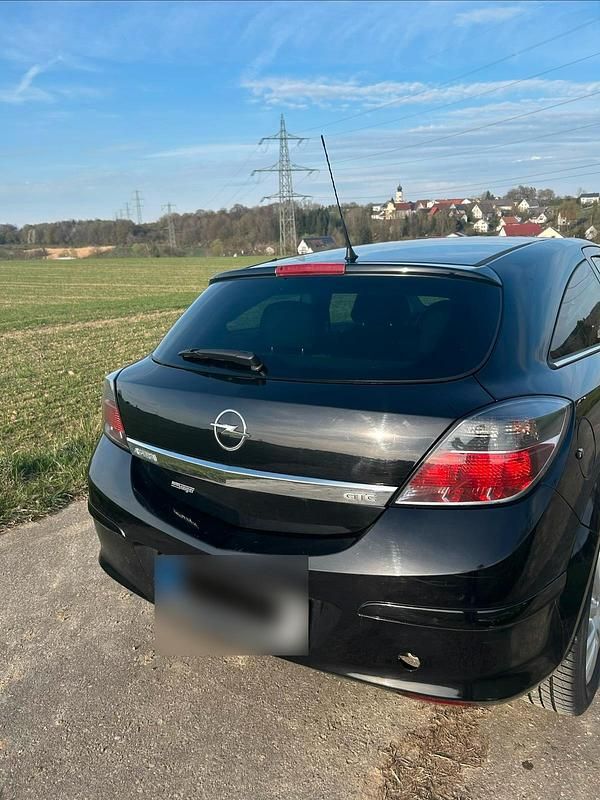 Gebraucht Opel Astra GTC 90 PS (66 kW) 2009 Schwarz Kleinwagen