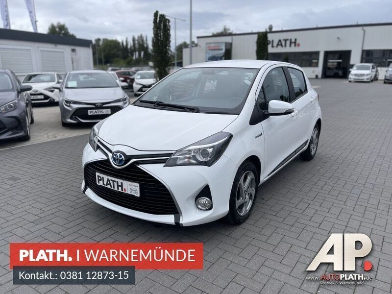 Weiß Gebraucht 2015 Toyota Yaris Hybrid Comfort Kleinwagen | 9.990 € - Bild 1/4